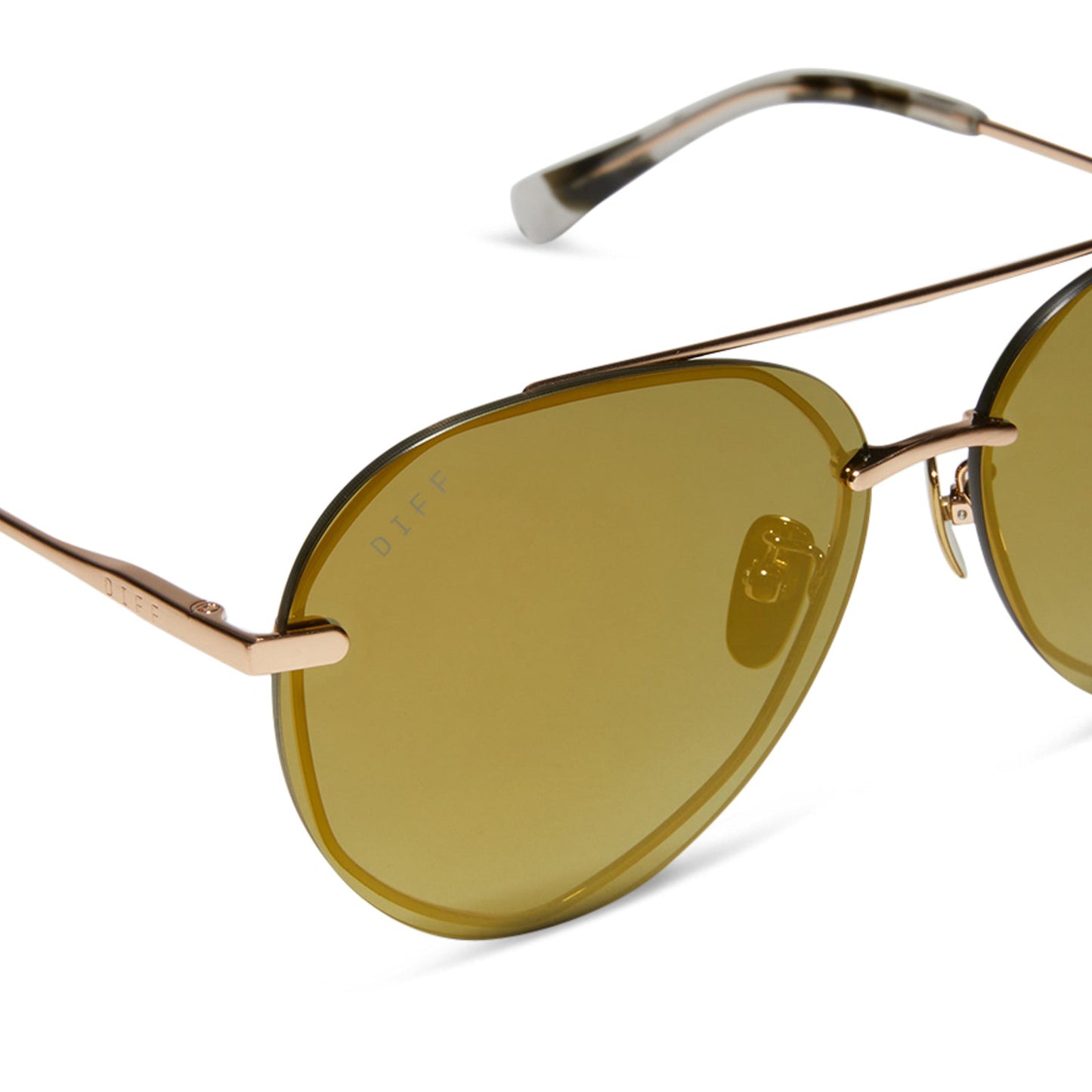 diff eyewear featuring the lenox aviator sunglasses with a brushed gold frame and moss mirror polarized lenses detailed view