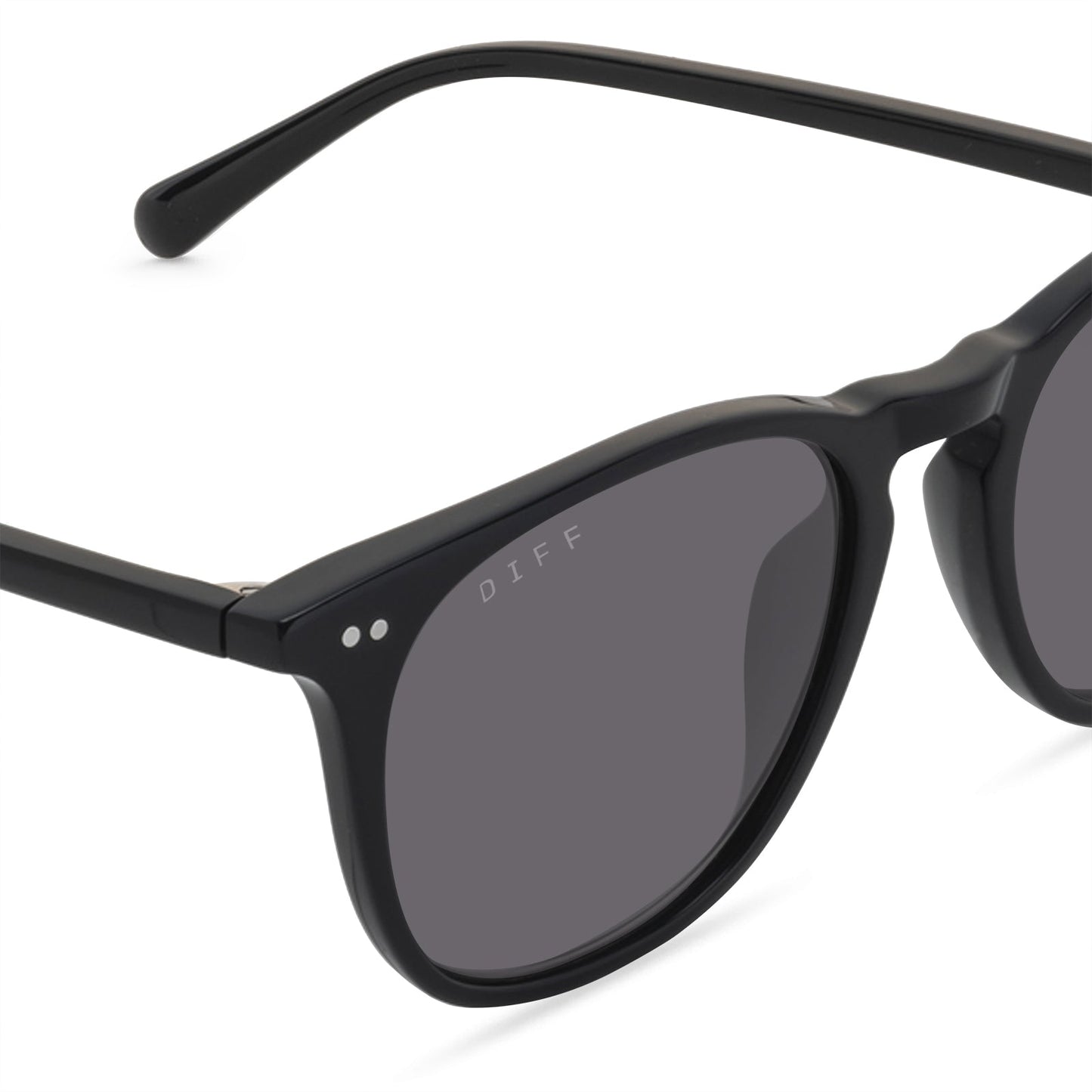 diff eyewear maxwell extra large square sunglasses in a black frame and solid grey polarized lens detailed view