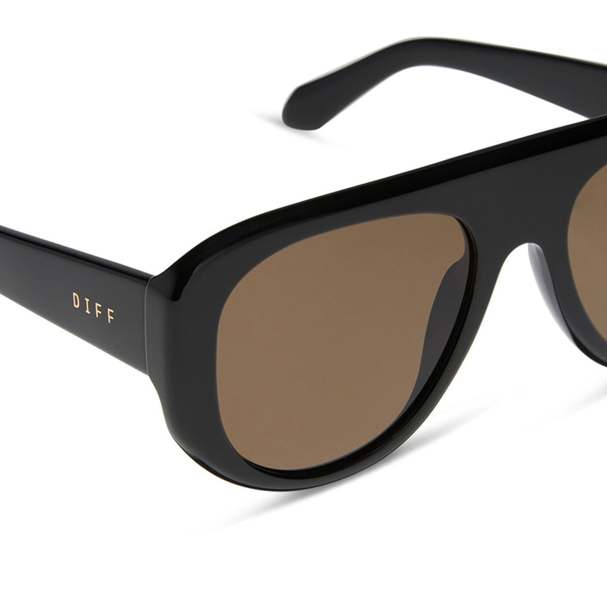 diff eyewear featuring the morgan shield sunglasses with a black frame and brown polarized lenses detailed view