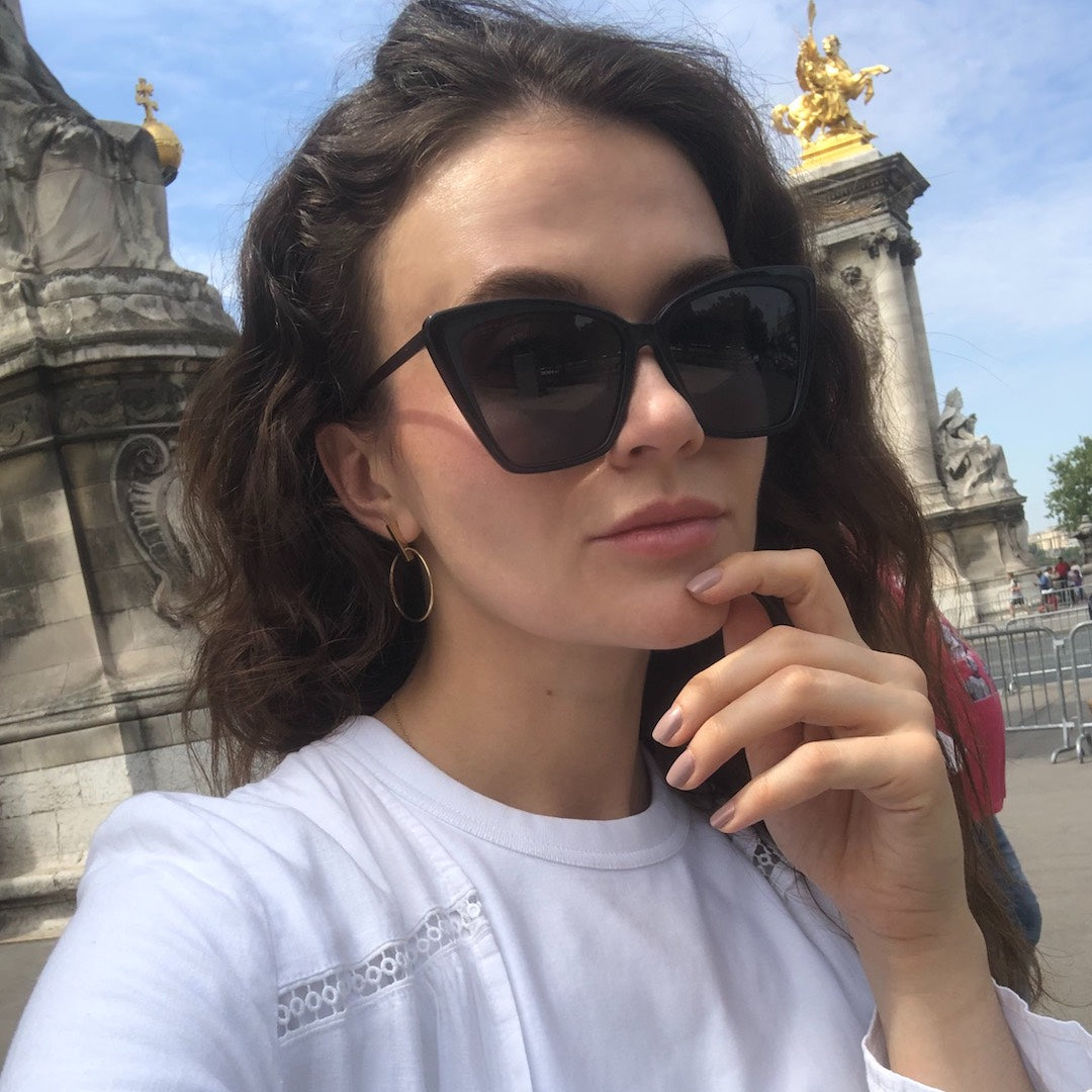 customer content - modestalamode wearing becky ii black sunglasses