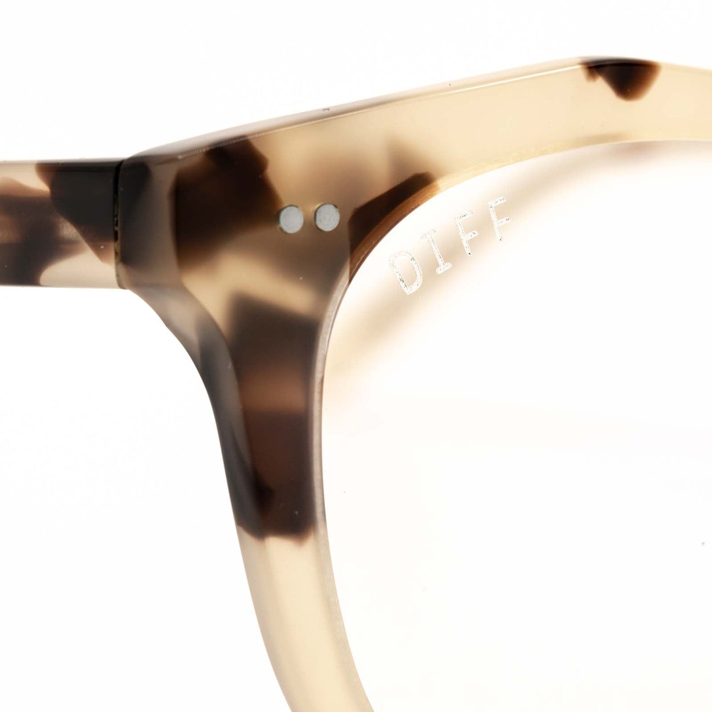 diff eyewear weston round glasses with a cream tortoise acetate frame and blue light technology lenses detailed view
