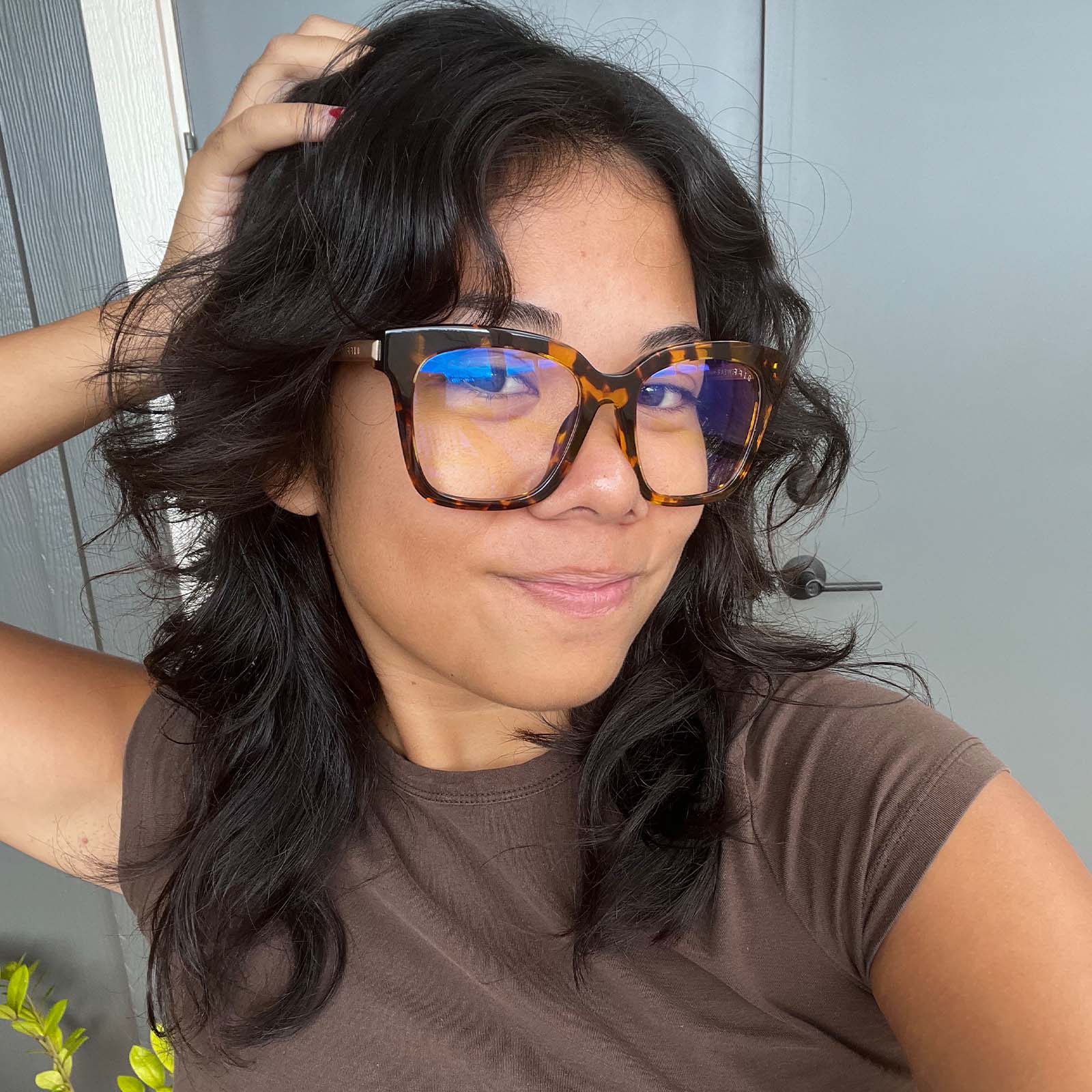 customer content - emmasusas wearing bella square glasses with a tortoise frame blue light