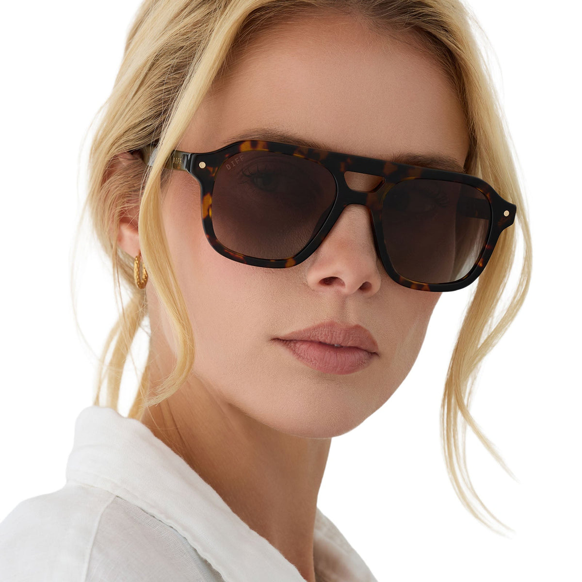 on model - female wearing beach riot x diff eyewear the coast navigator sunglasses with a tortoise acetate frame and brown gradient lenses angled view