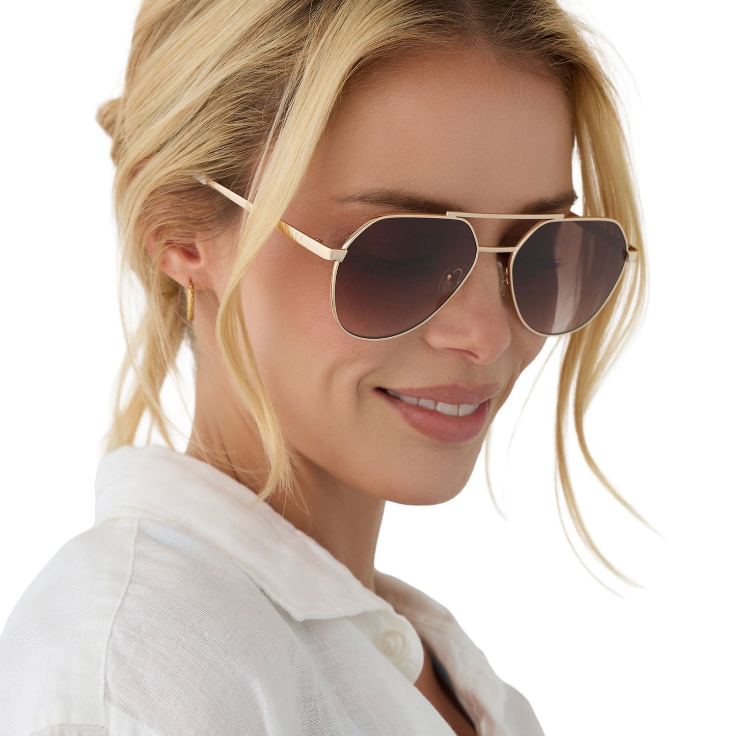 on model - female wearing beach riot x diff eyewear the reserve aviator sunglasses with a gold metal frame and brown gradient lenses angled view