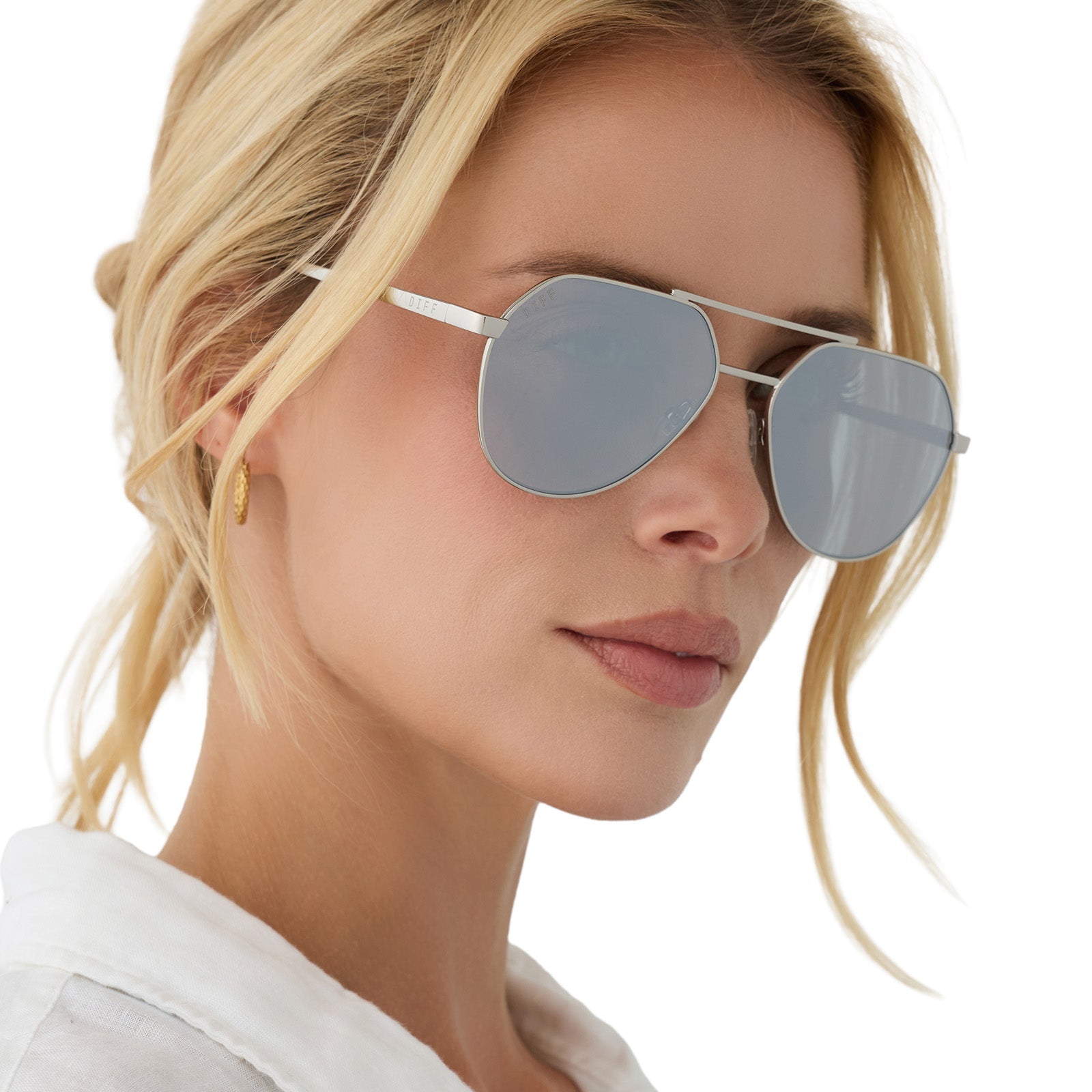 on model - female wearing beach riot x diff eyewear the reserve aviator sunglasses with a silver metal frame and silver mirror lenses detailed view