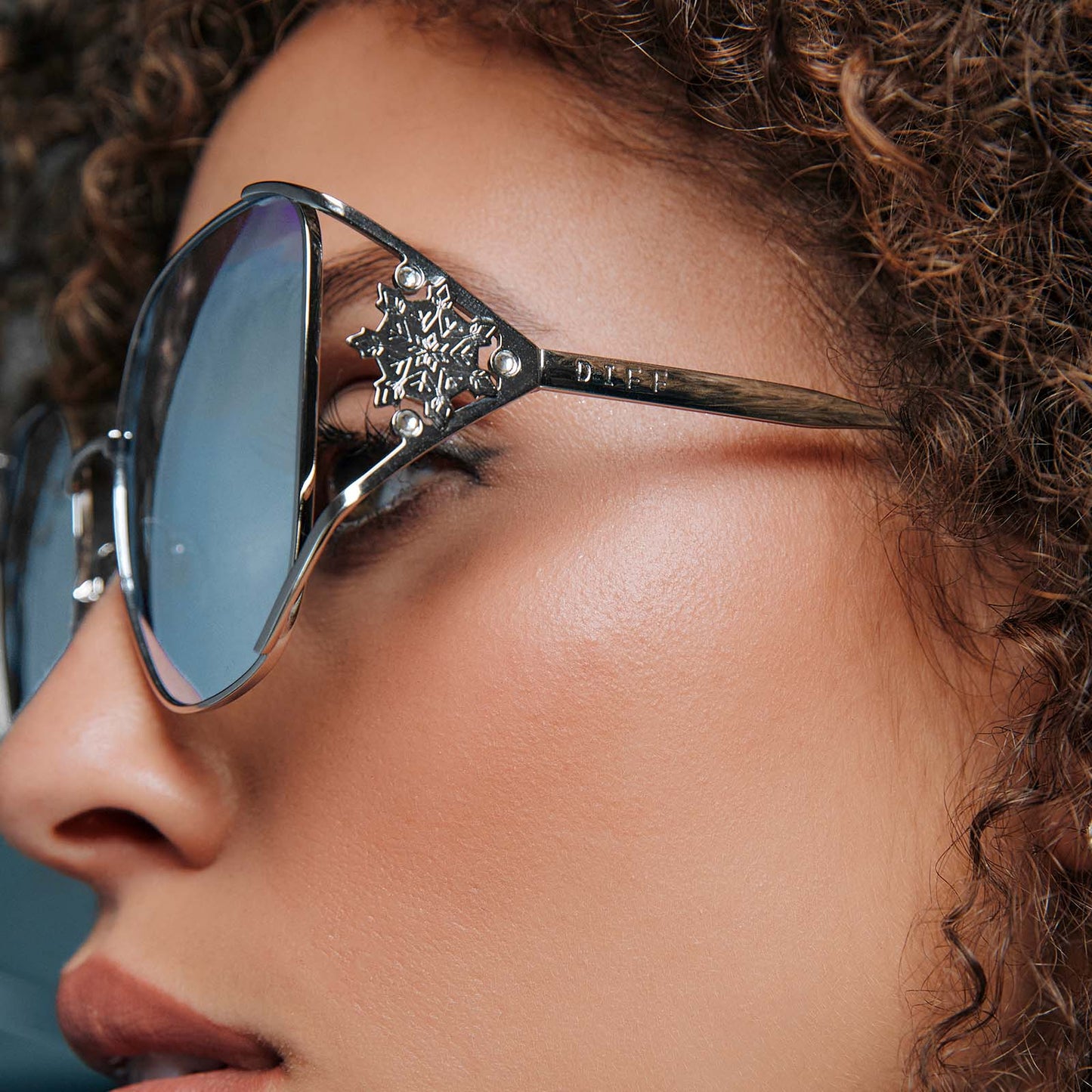 on model - frozen x diff eyewear featuring the elsa oversized square sunglasses with a cool silver gloss metal frame and ice blue gradient lenses detailed temple view
