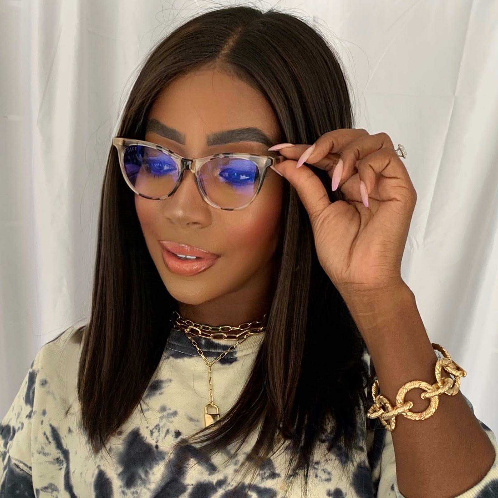 Customer Content - brunette wearing the jade cream tortoise and blue light 