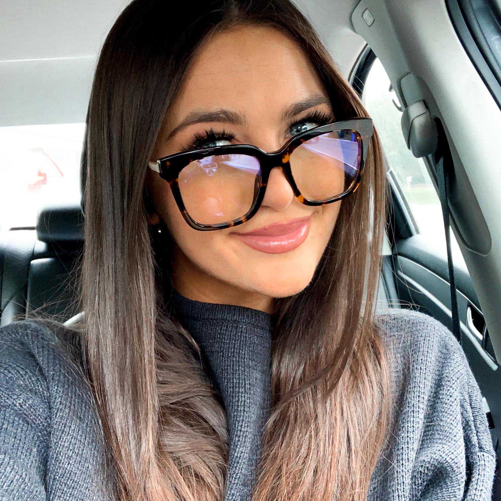 customer content - Victoria Doder wearing bella tortoise with blue light glasses