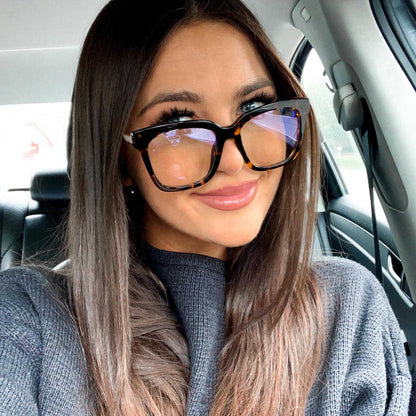 customer content - Victoria Doder wearing bella tortoise with blue light glasses