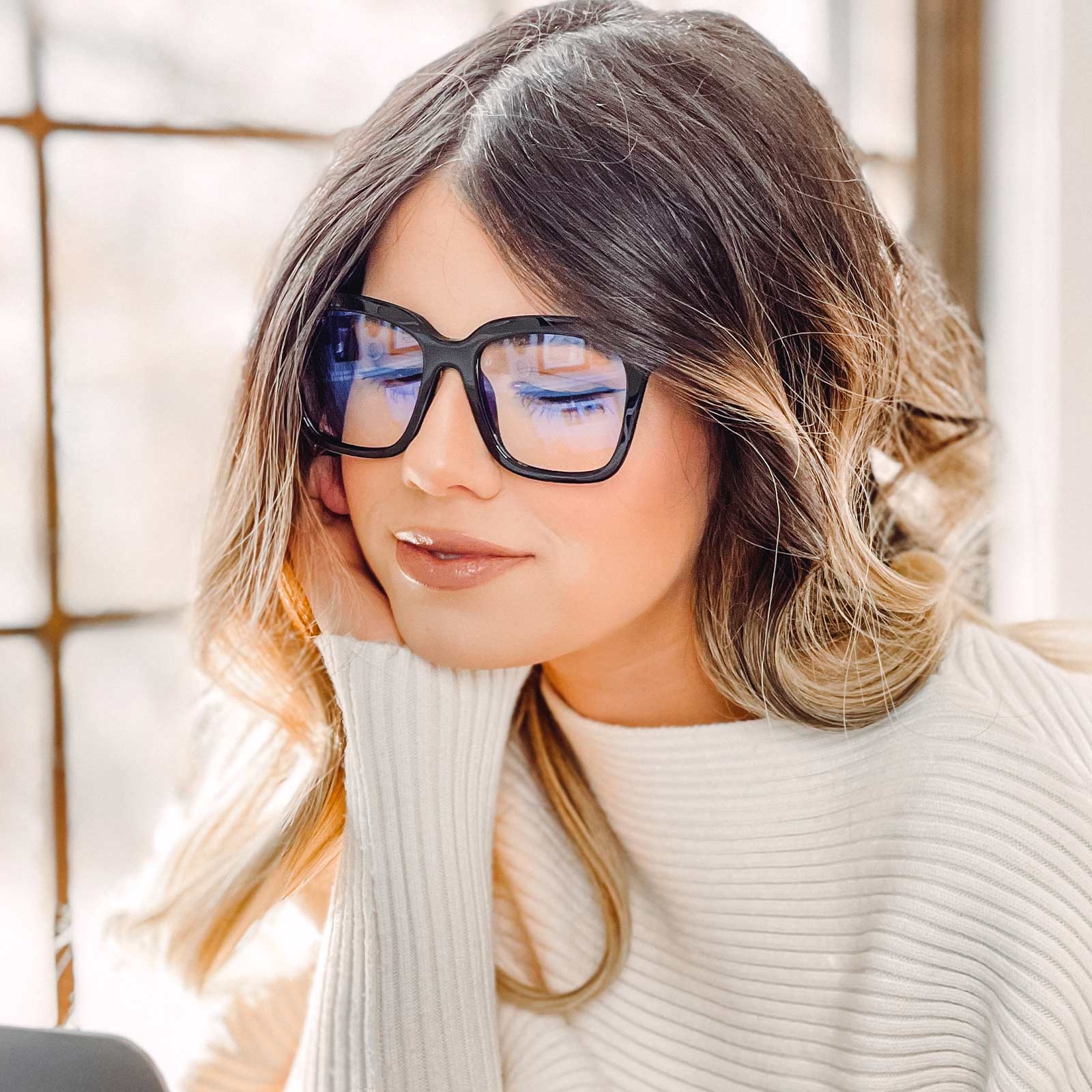 Lifestyle Bella Black Blue Light Technology on model looking on computer