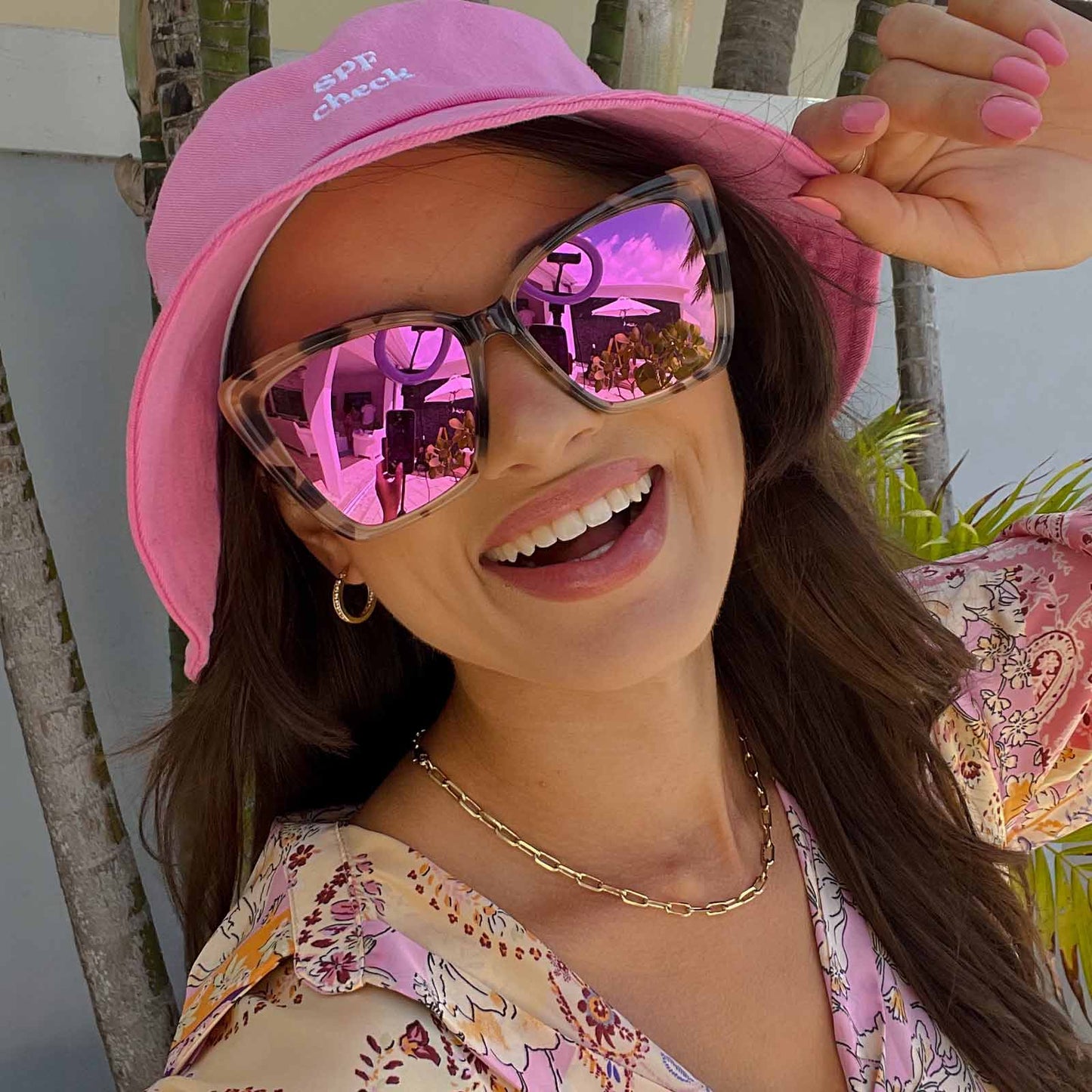 customer content - female wearing diff eyewear becky ii cat eye sunglasses with a cream tortoise frame and pink mirror lenses