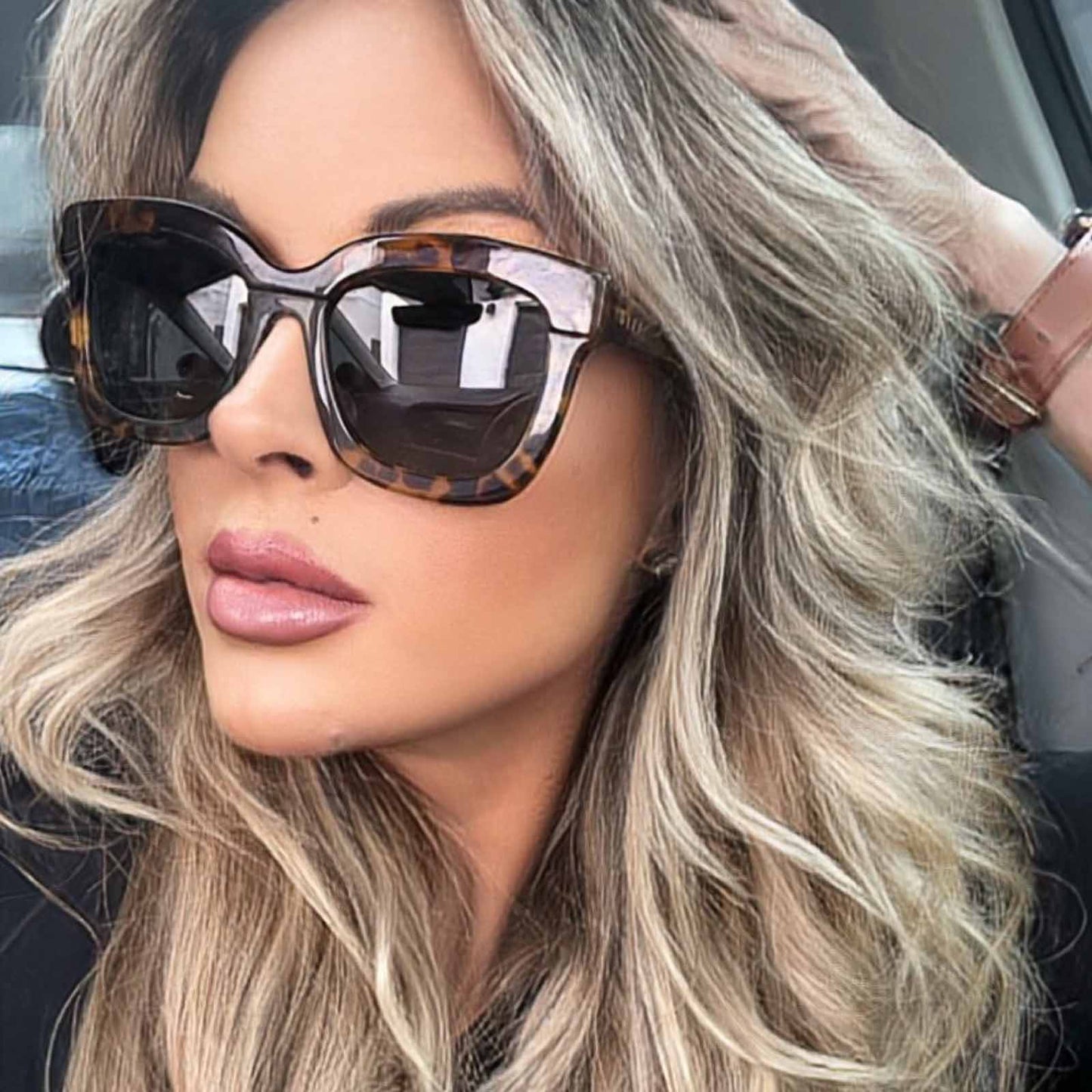 customer content - blonde female wearing diff eyewear carson square sunglasses with a amber tortoise frame and blue steel gradient polarized lenses