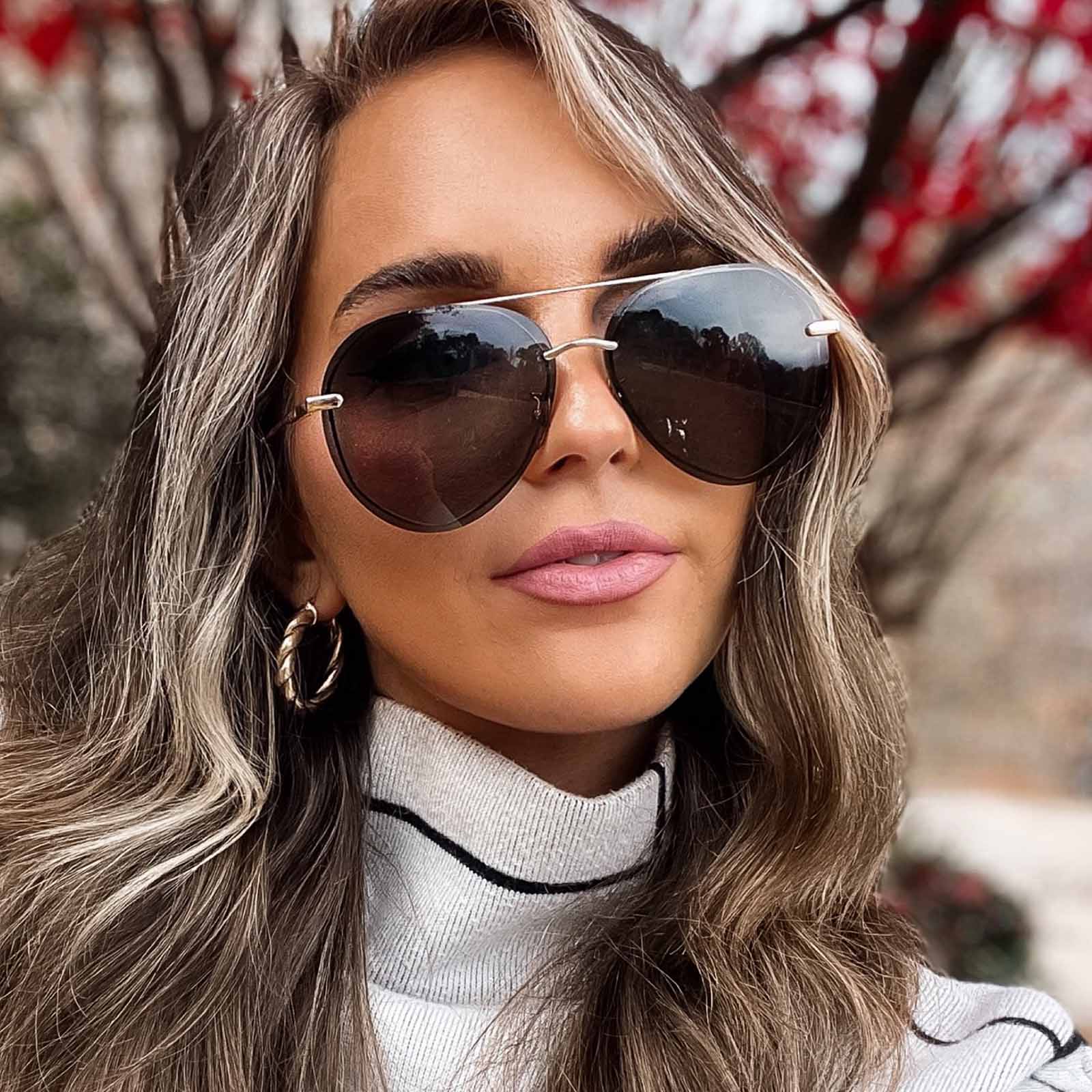 lifestyle - blonde female wearing diff eyewear lenox aviator sunglasses with a gold metal frame and g15 polarized lenses