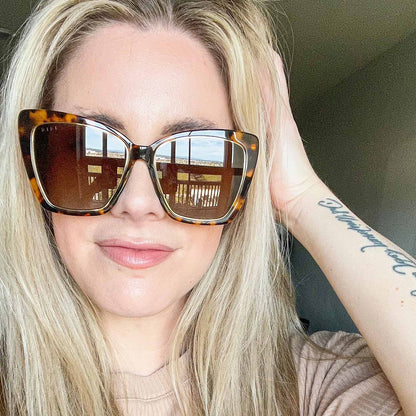 customer content - blonde female wearing diff eyewear becky ii himalayan tortoise frame taupe flash mirror polarized sunglasses