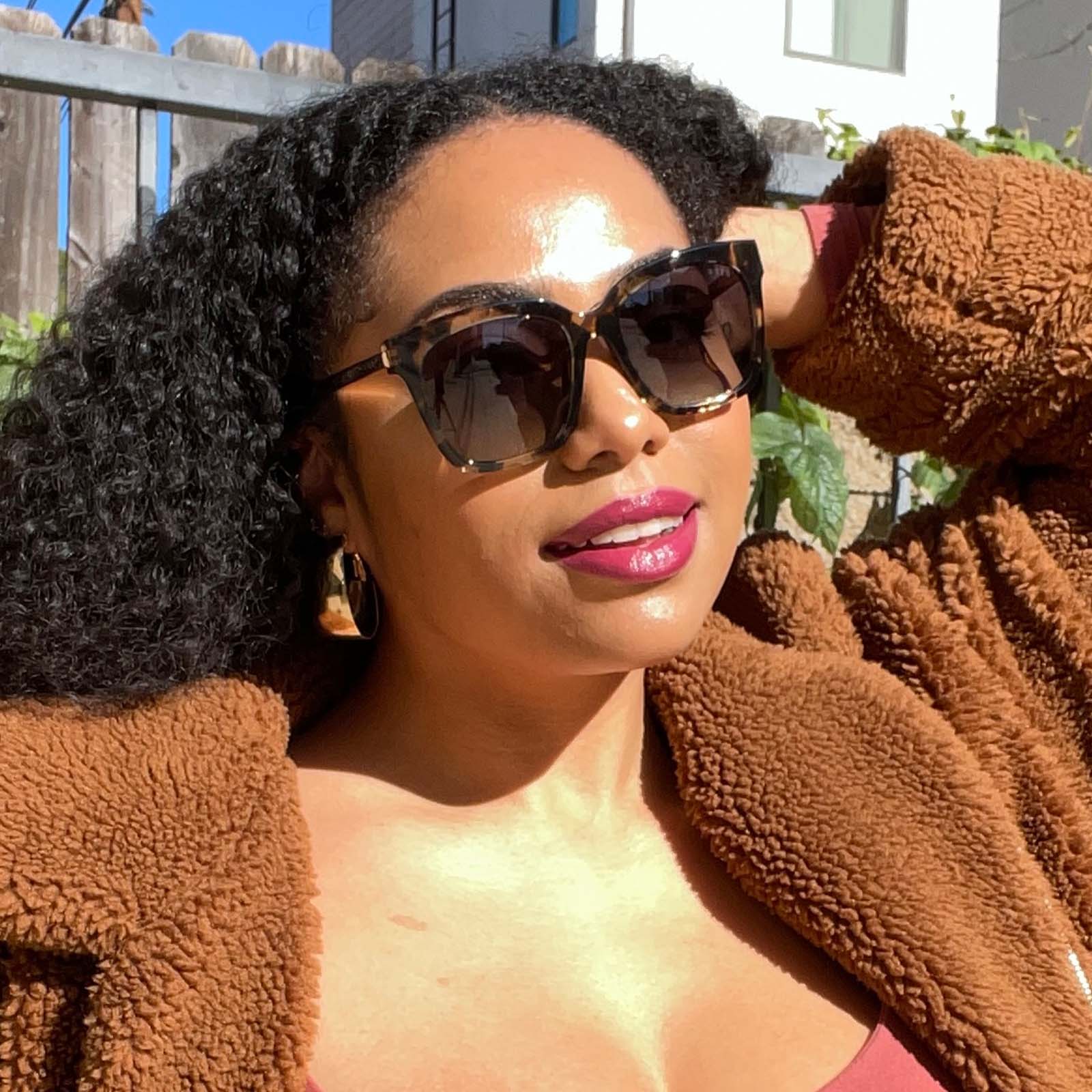 lifestyle - female wearing diff eyewear bella square sunglasses with espresso tortoise frame and grey gradient polarized lenses