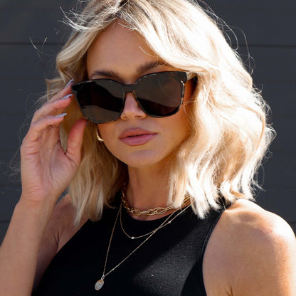 blonde model wearing gia espresso tort sunglasses