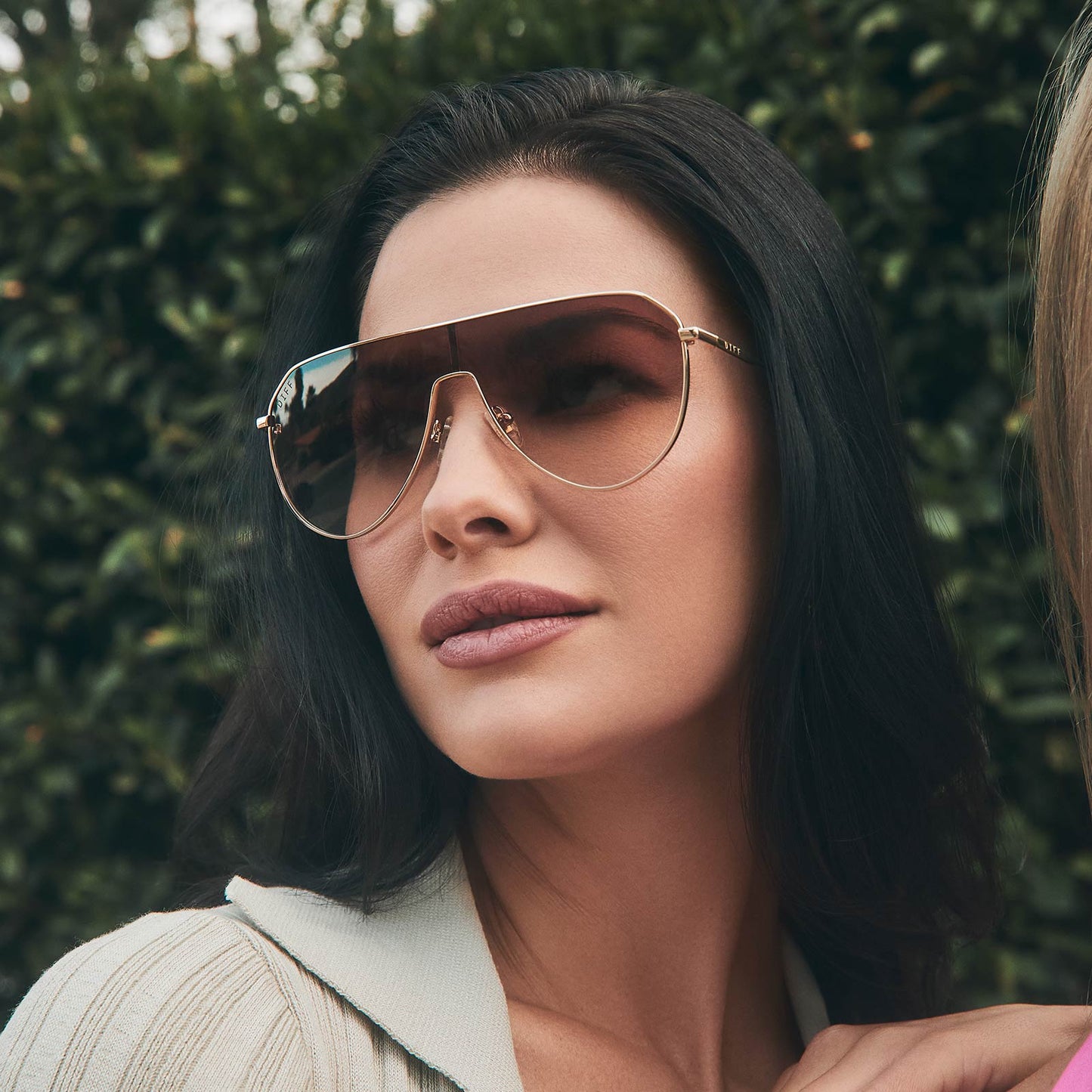 on model - female wearing diff eyewear dash shield oversized sunglasses with a gold metal frame and brown gradient lenses front view