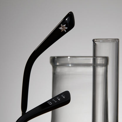 lifestyle - harry potter x diff eyewear featuring the snape round sunglasses temple tip view