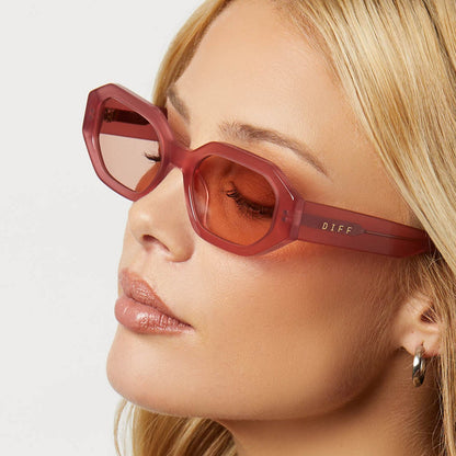 on model - blonde female wearing diff eyewear featuring the allegra rectangle sunglasses with a guava pink frame and guava lenses side view