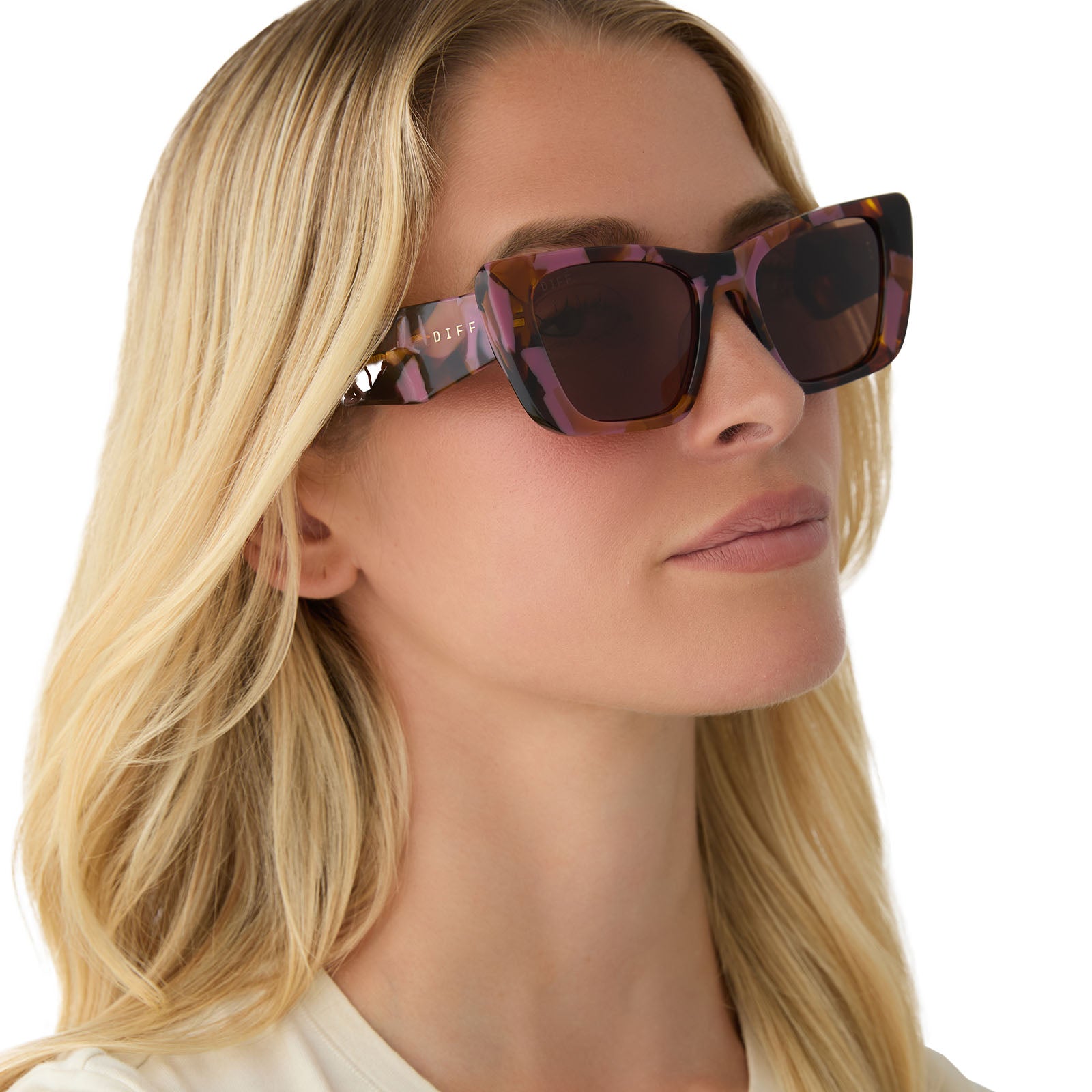 on model - female wearing diff eyewear featuring the aura square sunglasses with a torino tortoise frame and brown lenses angled view