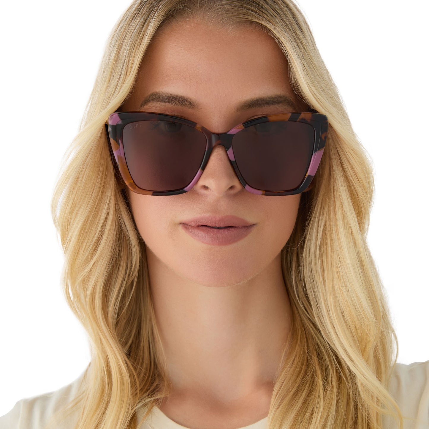 on model - female wearing diff eyewear featuring the becky ii cat eye sunglasses with a gold + torino tort temple tips frame and brown polarized lenses front view