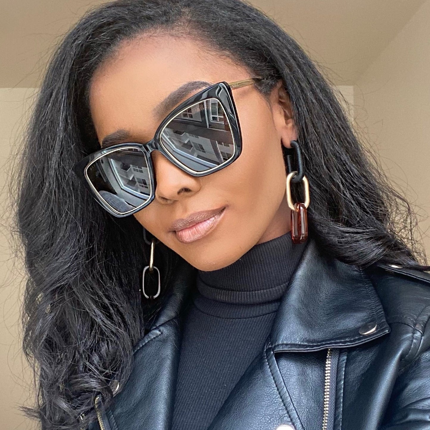 customer content - model wearing becky iv black + grey polarized sunglasses