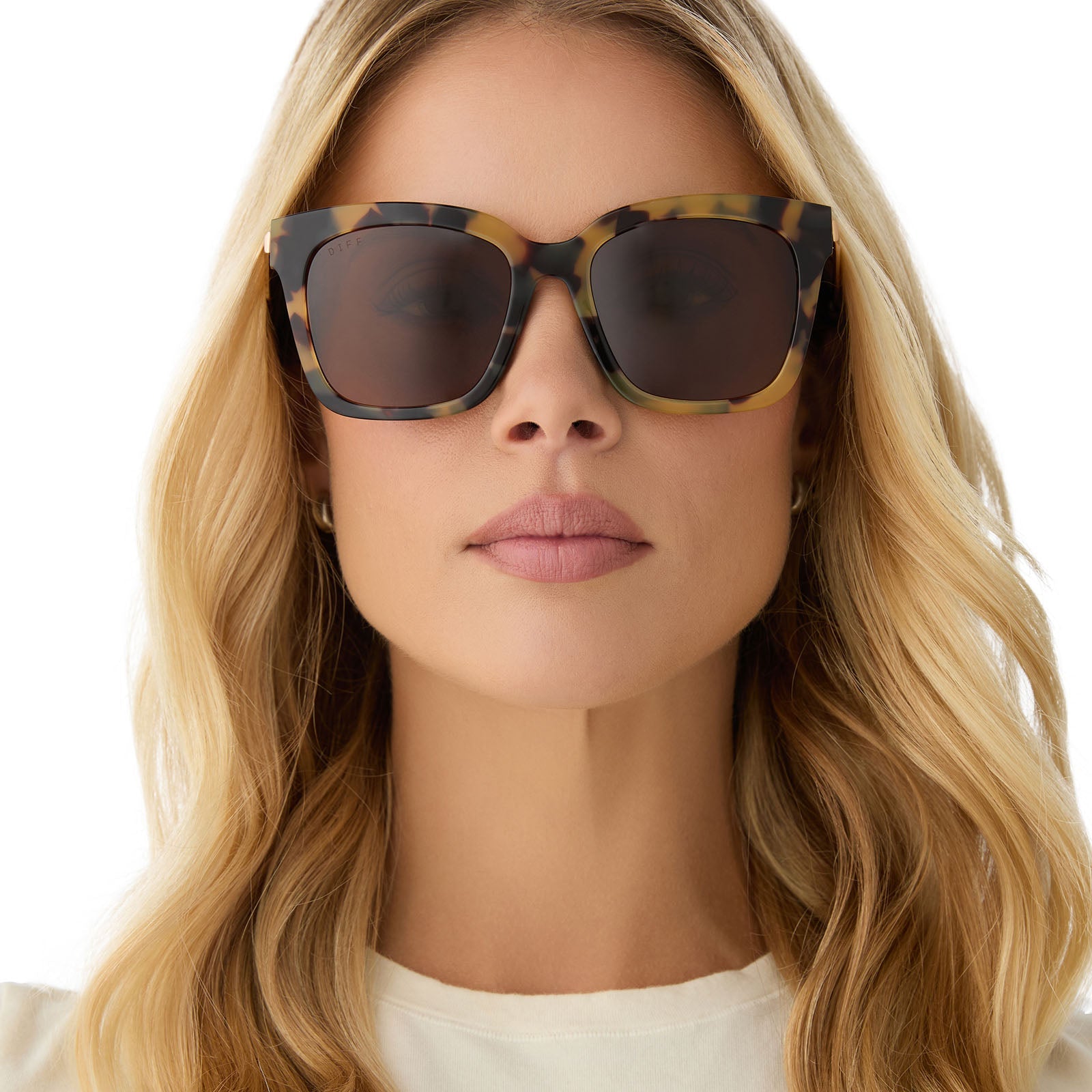 on model - female wearing diff eyewear featuring the bella square sunglasses with a brown kombu frame and brown polarized lenses front view