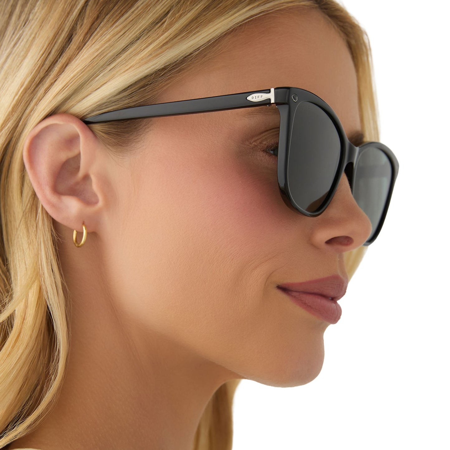 on model - female wearing yellowstone x diff eyewear featuring the beth iii cat eye sunglasses with a black frame and grey lenses side view