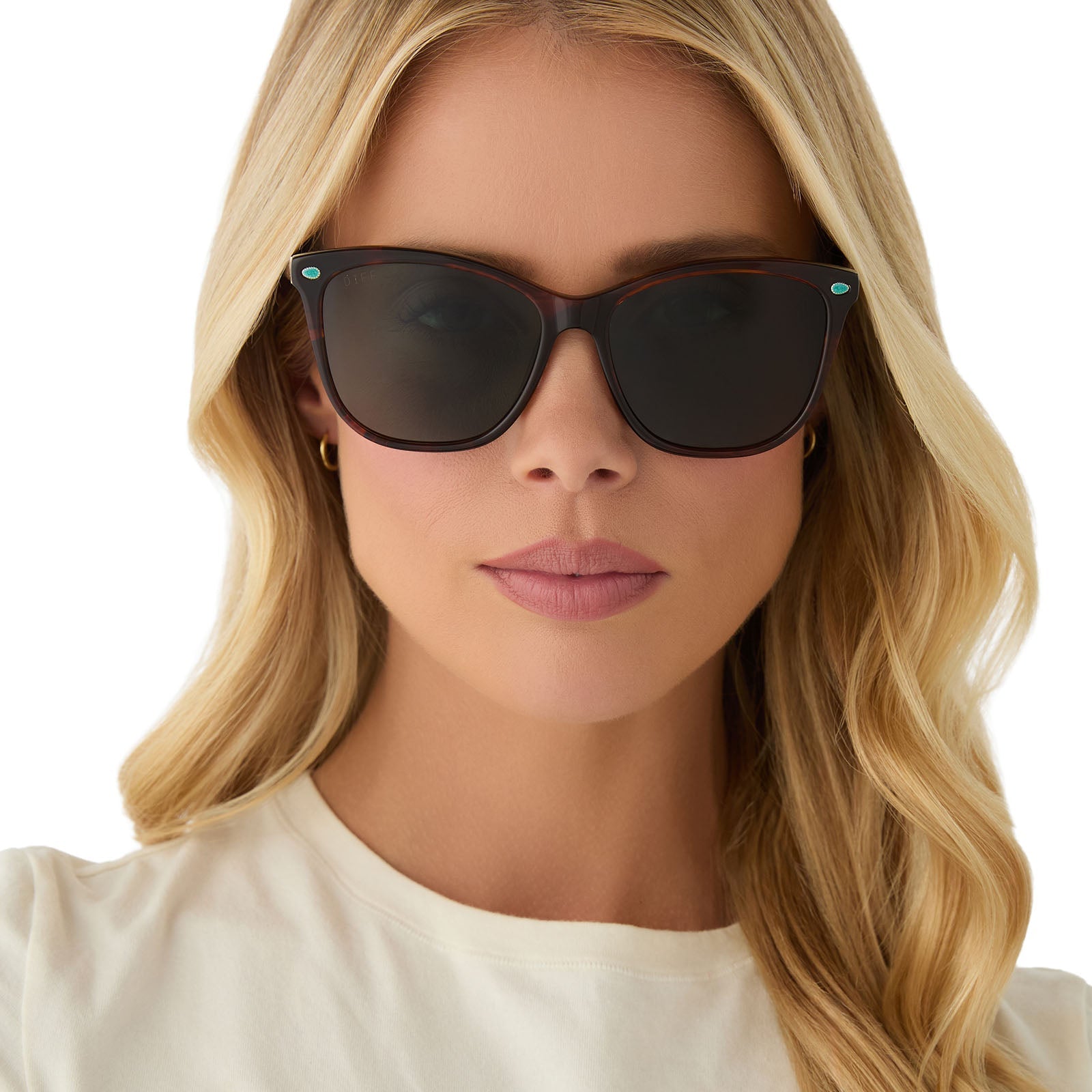 on model - female wearing yellowstone x diff eyewear featuring the beth iii cat eye sunglasses with a sequoia tortoise frame and g15 polarized lenses front view