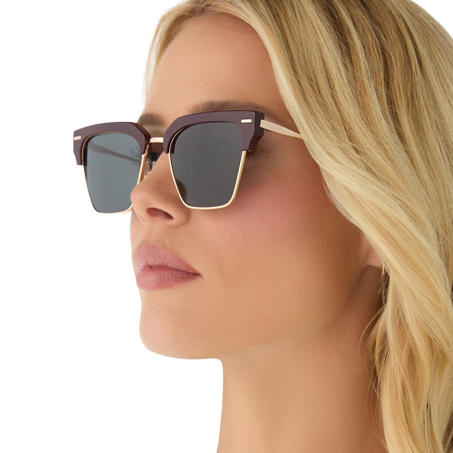 on model - female wearing diff eyewear featuring the capri rectangle sunglasses with a dark cherry lacquer frame and grey polarized lenses angled view