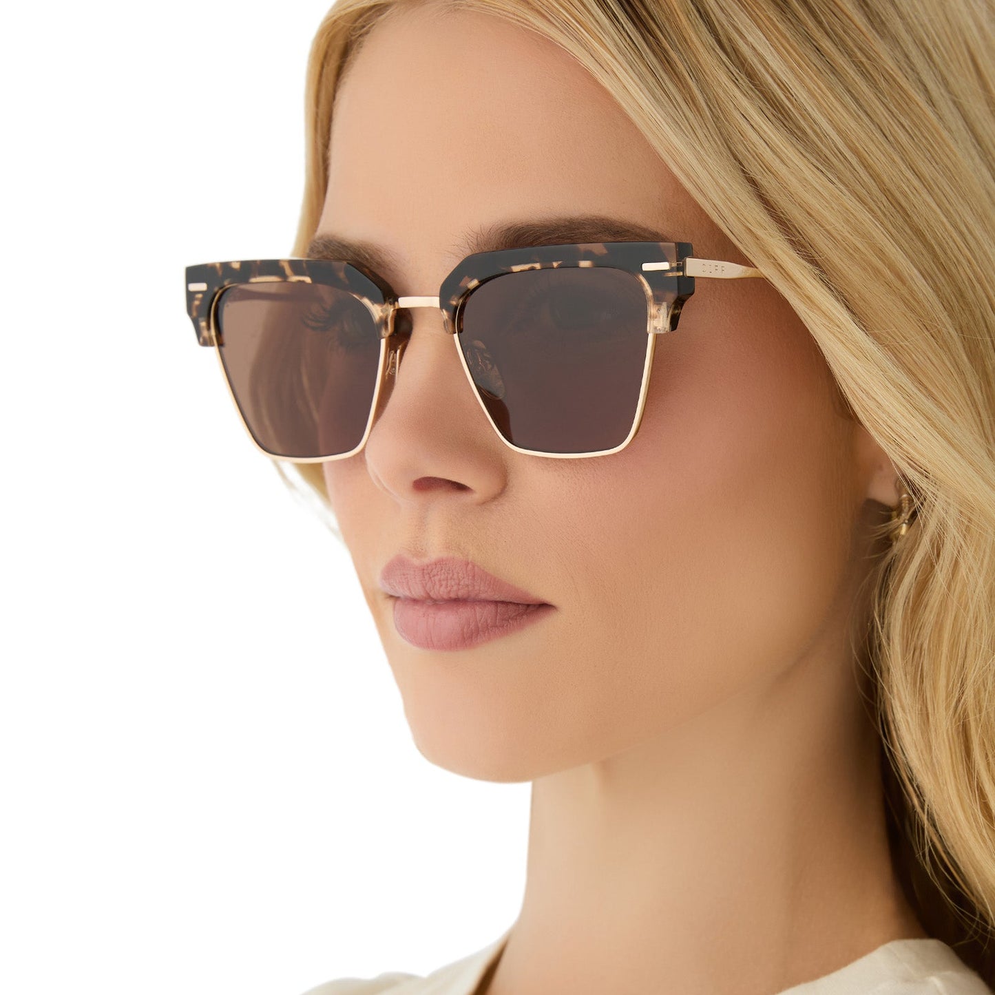 on model - female wearing diff eyewear featuring the capri rectangle sunglasses with a espresso tort frame and brown lenses angled view