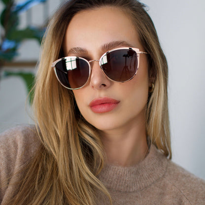 lifestyle - larissa.montana wearing princess leia sunglasses