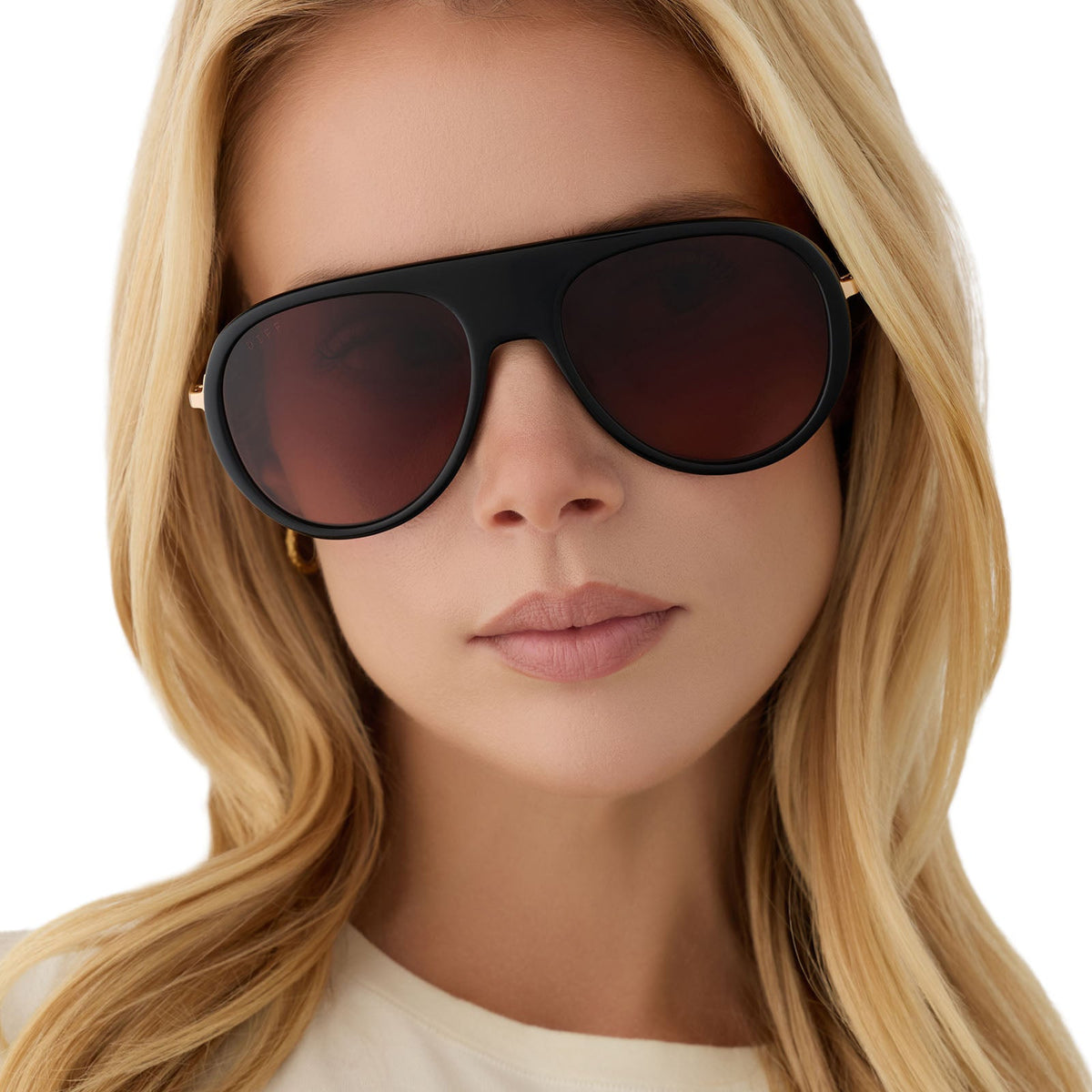 on model - blonde female wearing diff eyewear cleo oversized aviator sunglasses with a black frame, gold temples and brown gradient lenses front view