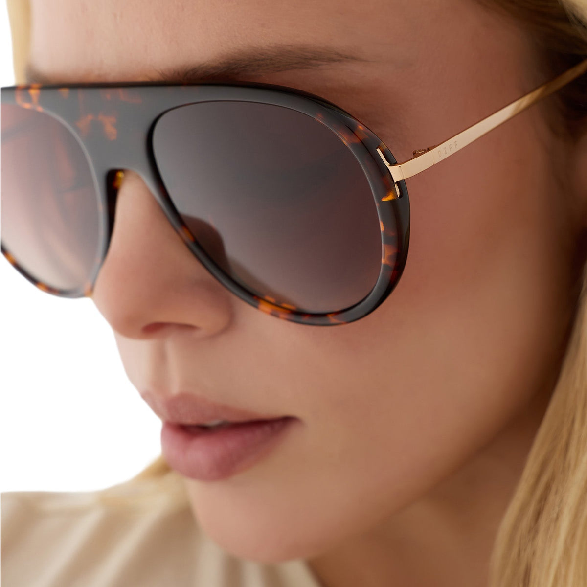 on model - blonde female wearing diff eyewear cleo oversized aviator sunglasses with a rich tortoise frame, gold temples and brown gradient polarized lenses detailed view
