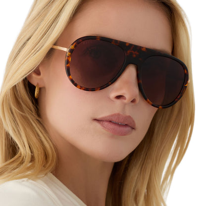 on model - blonde female wearing diff eyewear cleo oversized aviator sunglasses with a rich tortoise frame, gold temples and brown gradient polarized lenses front view