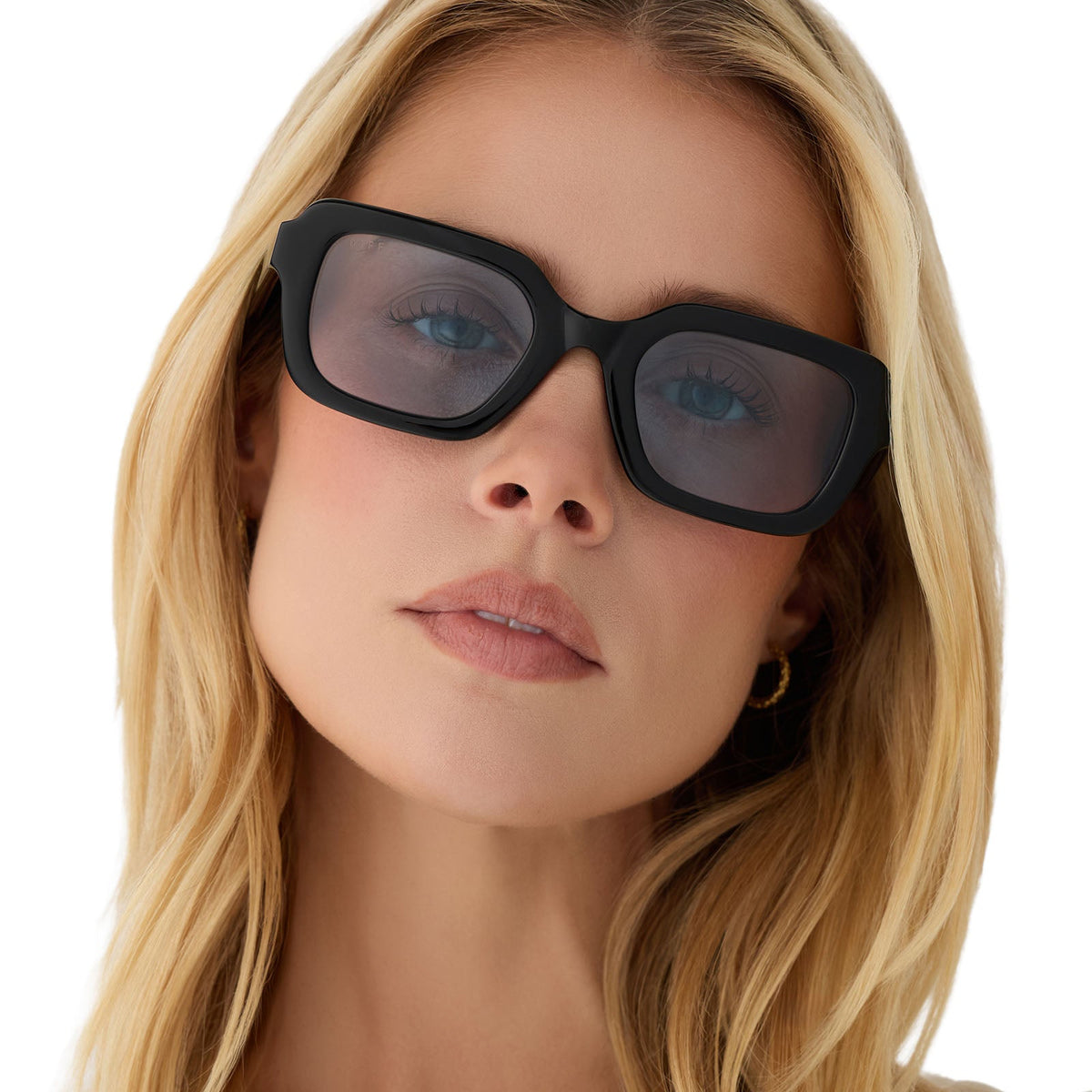 on model - blonde female wearing diff eyewear gwynn square sunglasses with a black acetate frame and light blue tint lenses front view