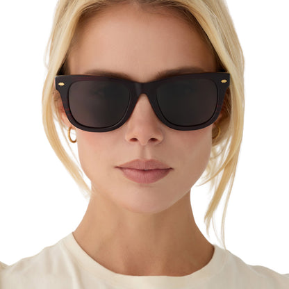 on model - blonde female wearing diff eyewear mercer square sunglasses with a redwood acetate frame and grey polarized lenses front view