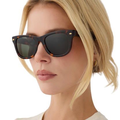 on model - blonde female wearing diff eyewear mercer square sunglasses with a rich tortoise acetate frame and g15 polarized lenses angled view