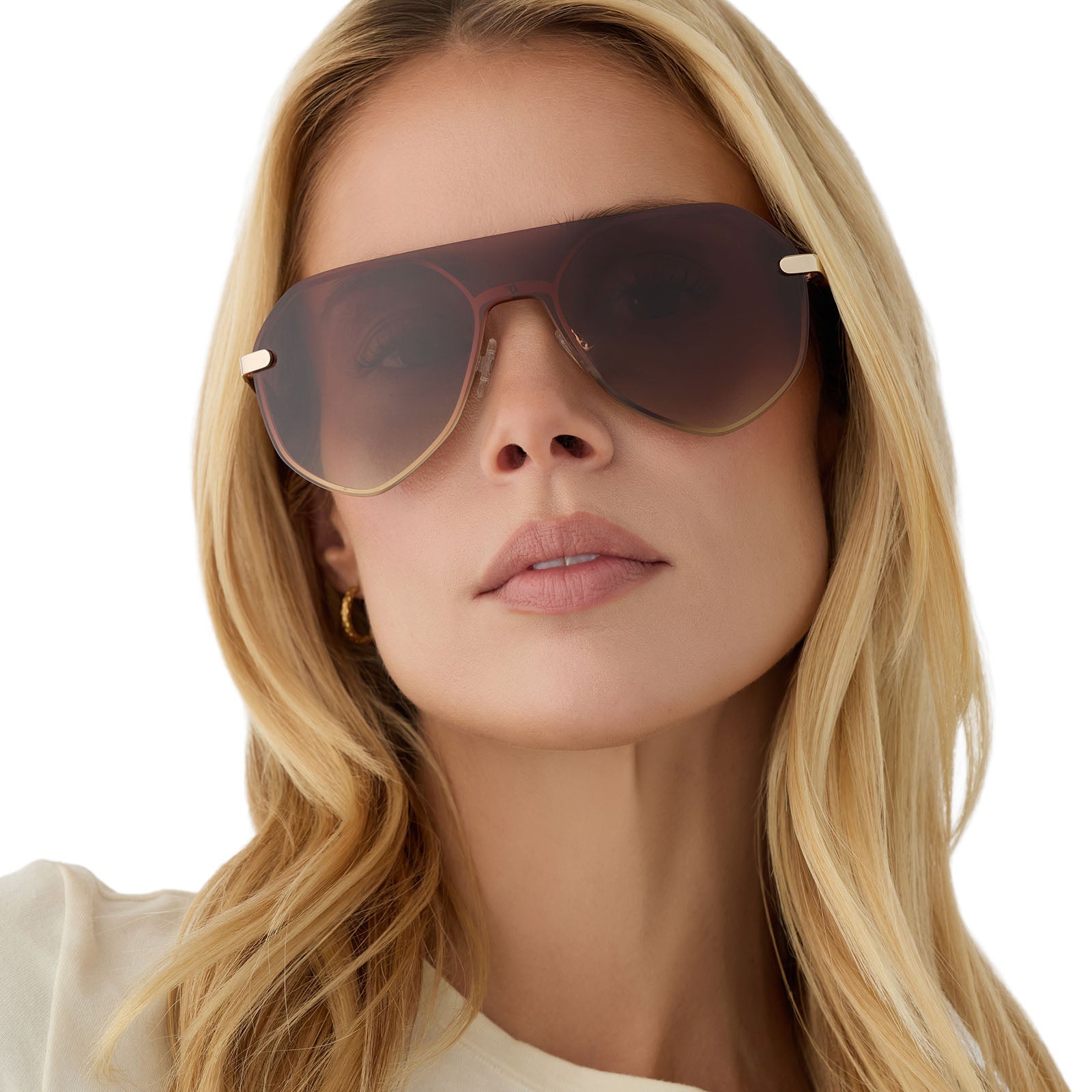 on model - blonde female wearing diff eyewear lonnie oversized aviator sunglasses with a gold metal frame and brown gradient polarized lenses front view