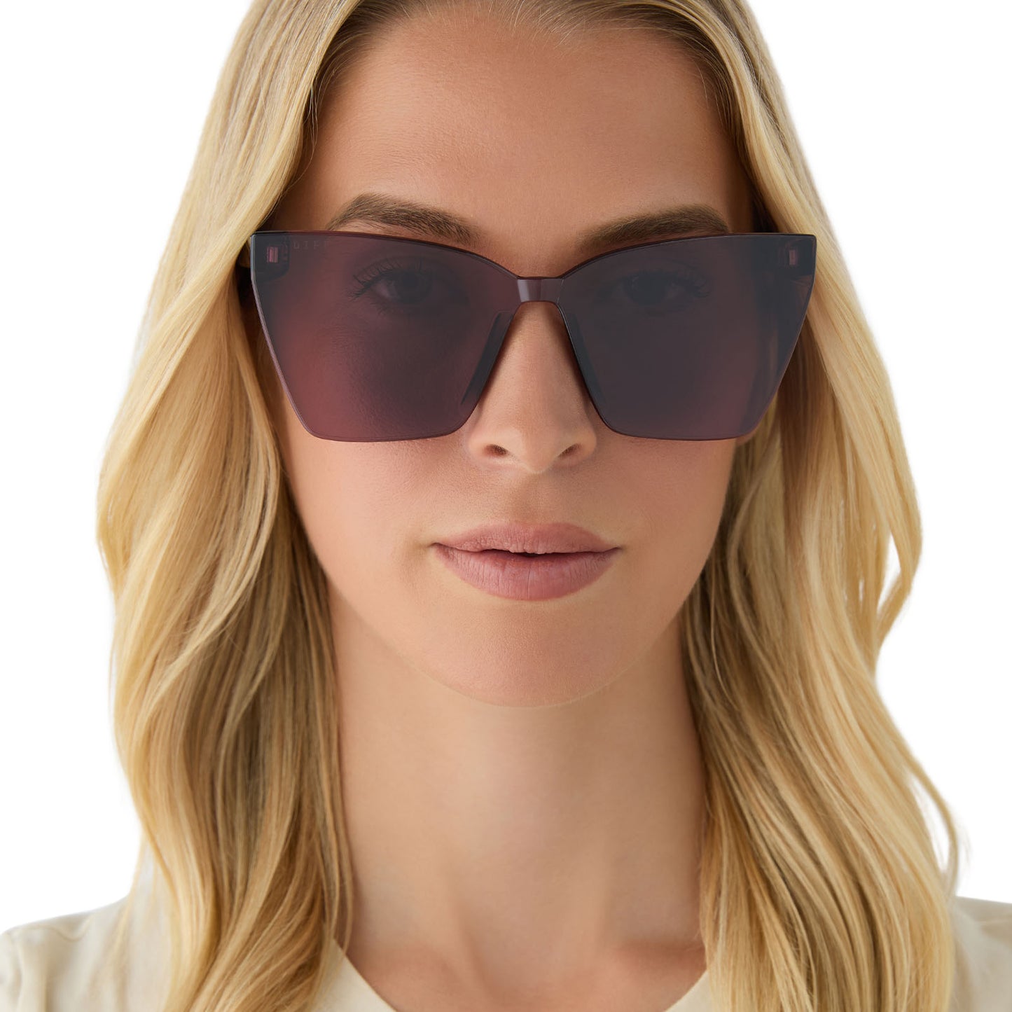 on model - female wearing diff eyewear featuring the goldie cat eye sunglasses with a black frame and aubergine with silver flash lenses front view