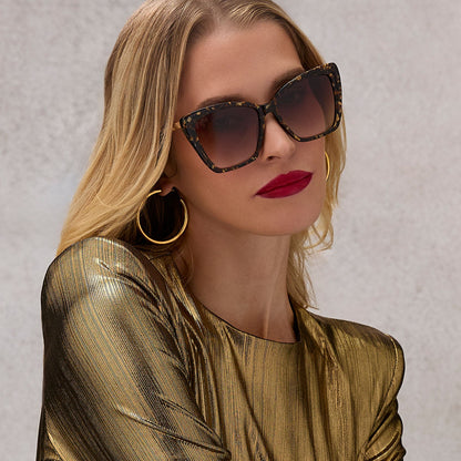 on model - female wearing diff eyewear featuring the becky ii cateye sunglasses with a glitter tortoise frame and brown gradient lenses angled view