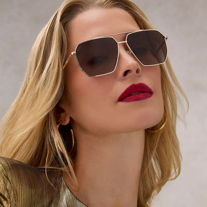 on model - female wearing diff eyewear berkely navigator sunglasses gold & brown gradient angled view