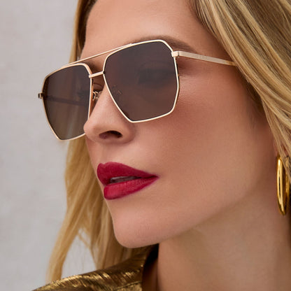 on model - female wearing diff eyewear berkely navigator sunglasses gold & brown gradient side view