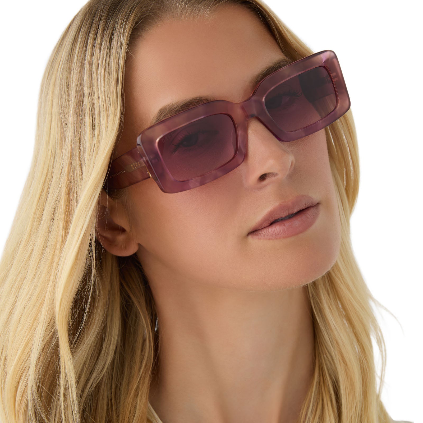 on model - female wearing diff eyewear featuring the indy rectangle sunglasses with a fleur pink tortoise frame and wine gradient lenses angled view