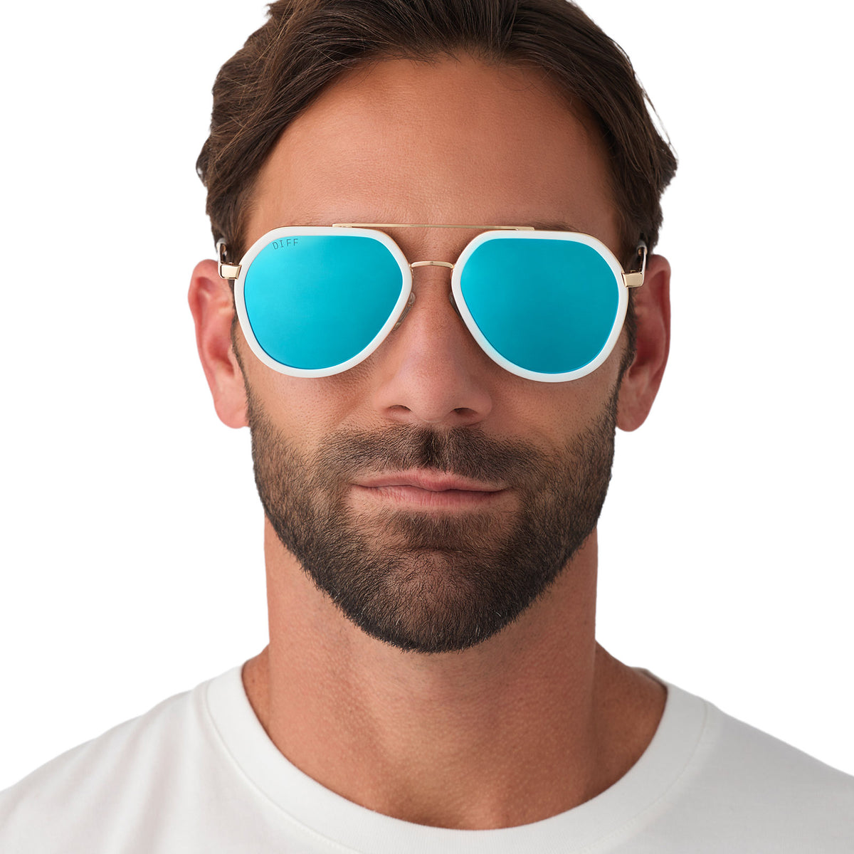 on model - male wearing diff eyewear featuring the joey round sunglasses with a snowbound & gold metal frame with blue mirror lenses front view