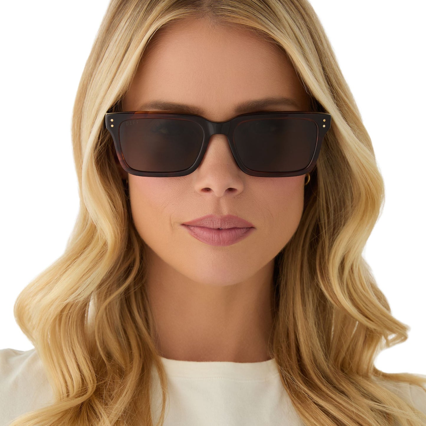 on model - female wearing yellowstone x diff eyewear featuring the john dutton rectangle sunglasses with a sequoia tortoise frame and brown polarized lenses front view