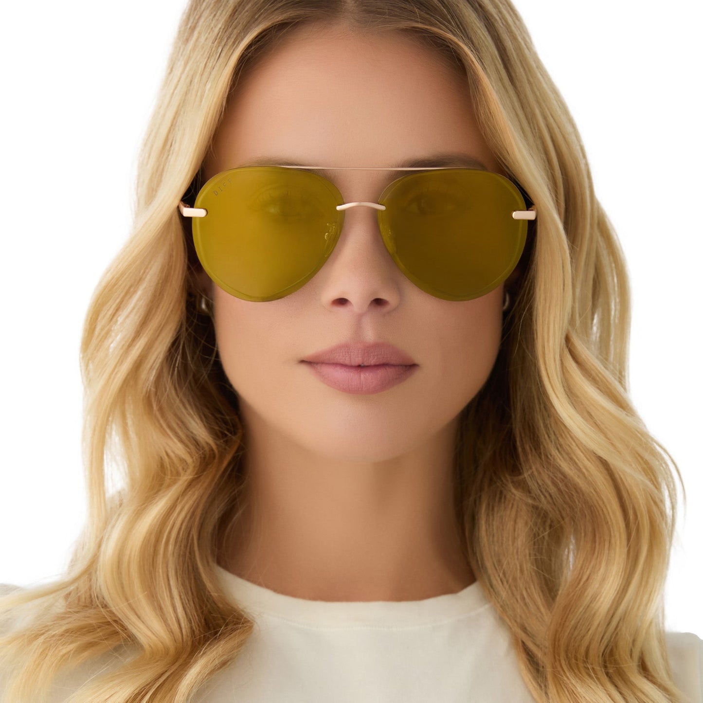 on model - female wearing diff eyewear featuring the lenox aviator sunglasses with a brushed gold frame and moss mirror polarized lenses front view