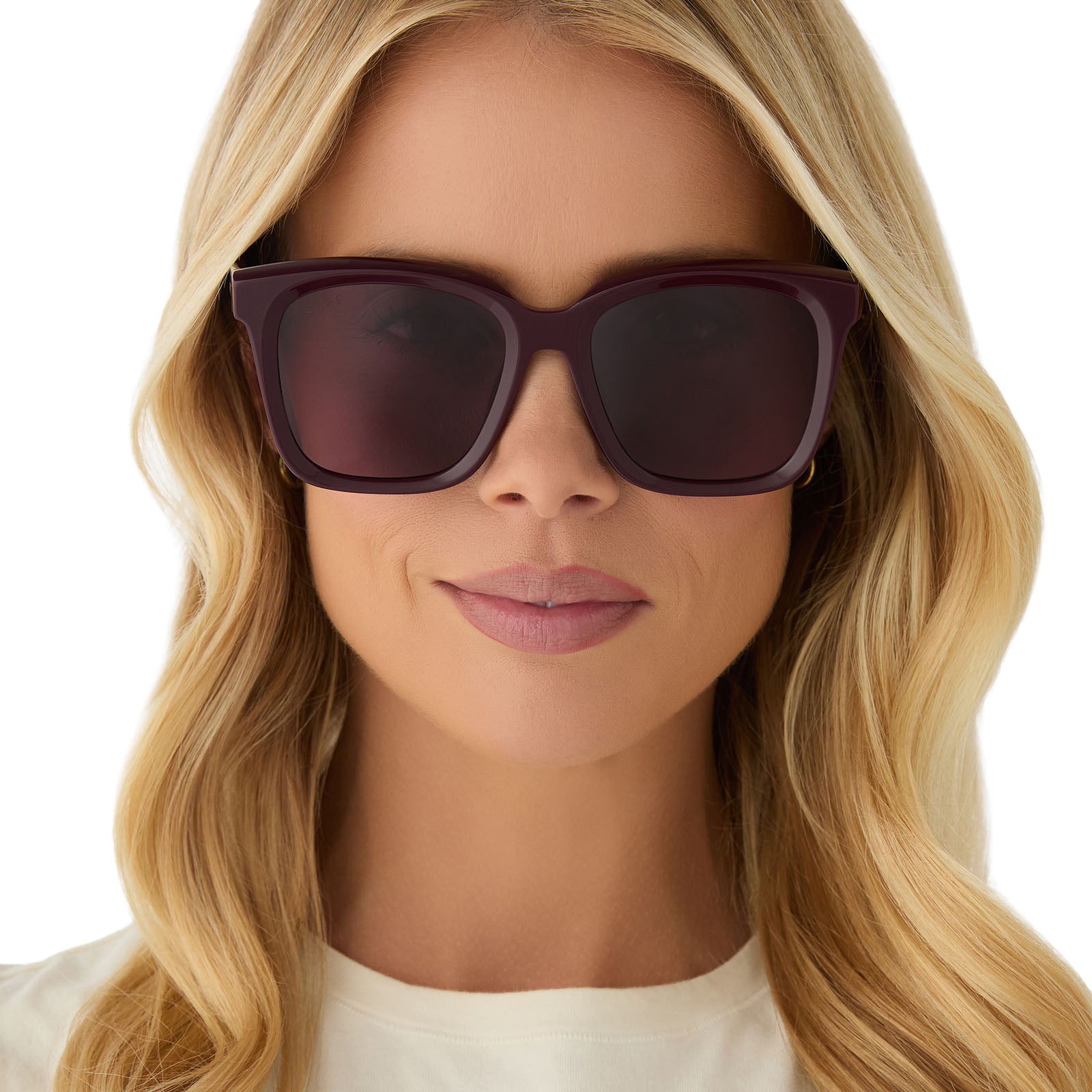 on model - female wearing diff eyewear featuring the meredith square sunglasses with a dark cherry lacquer frame and dark cherry polarized lenses front view