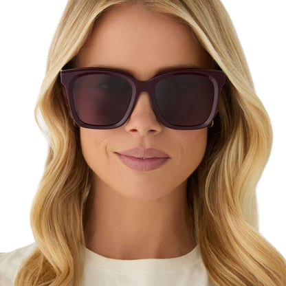 on model - female wearing diff eyewear featuring the meredith square sunglasses with a dark cherry lacquer frame and dark cherry polarized lenses front view