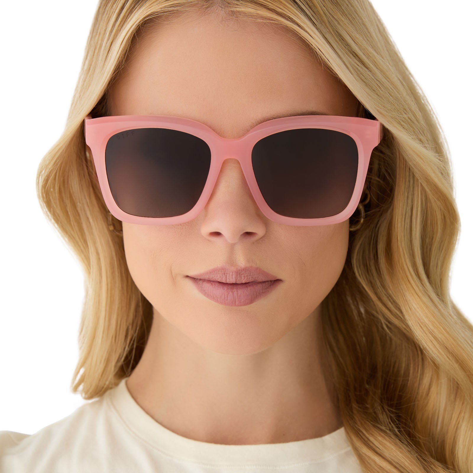 on model - female wearing diff eyewear featuring the meredith square sunglasses with a peach frame and brown gradient polarized lenses front view